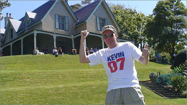 Photograph of Craig Gill wearing a Kevin07 t-shirt at Kirribilli House