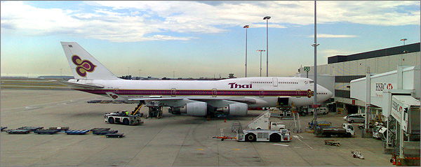 Photograph of Thai Airways International Boeing 747-400 at Sydney Airport