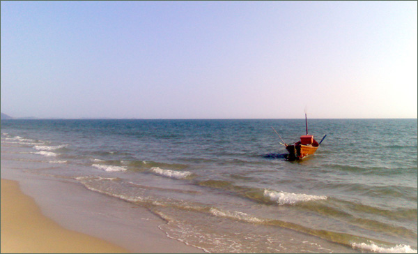 Photograph of the beach near Rayong, Thailand