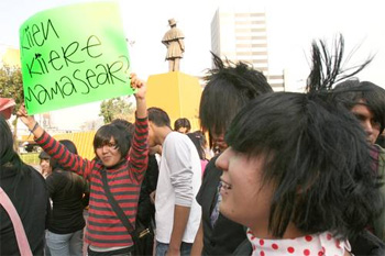 Photograph of emo anti-violence protest in Mexico: María Meléndrez Parada