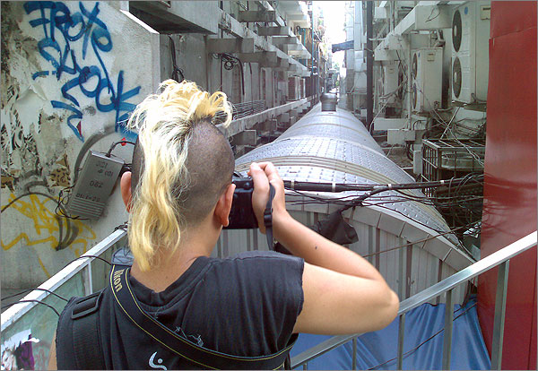 Photograph of Trinn Suwannapha taking a photo in Bangkok