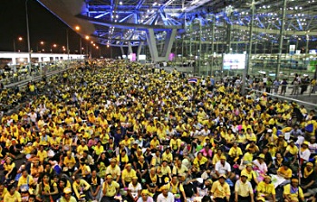 Photo of PAD protesters at Bangkok airport