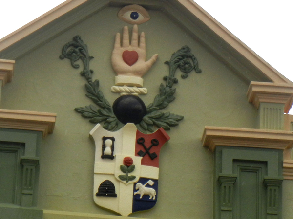 Heraldry Overload, Union Theatre, Lithgow (detail): click to embiggen